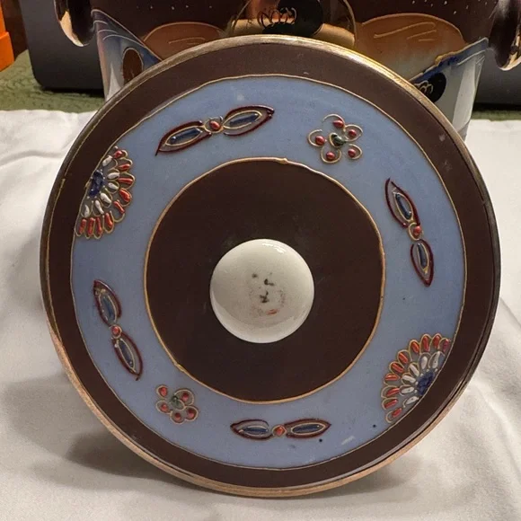 vintage Japanese Satsuma moriage porcelain covered biscuit jar. - Picture 2 of 5